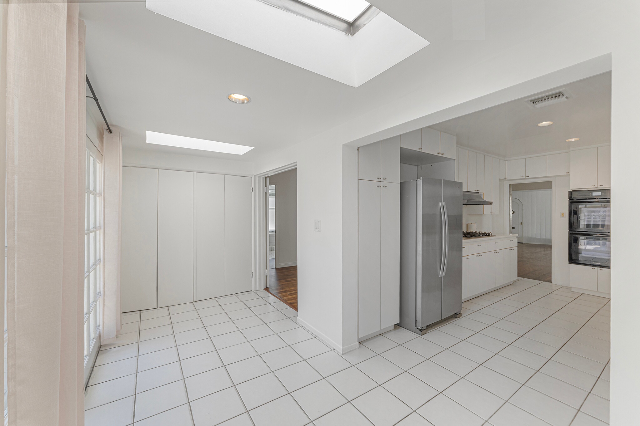 Building Photo - 332 S Crescent Dr