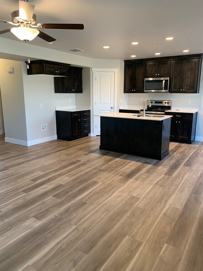 Building Photo - 70 E Ginger Gold Rd