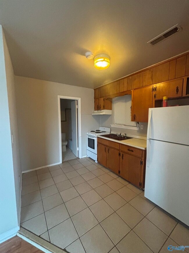 Building Photo - 907 Stevens Ct NE