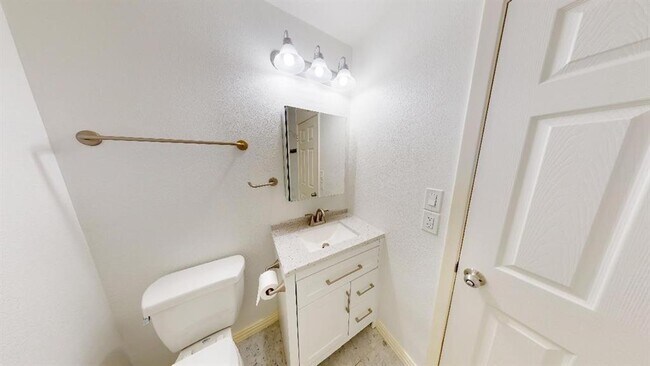 Building Photo - 500 E Riverside Dr