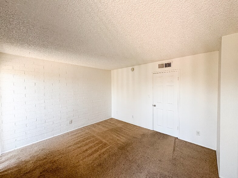 Building Photo - 6802 N 17th Ave