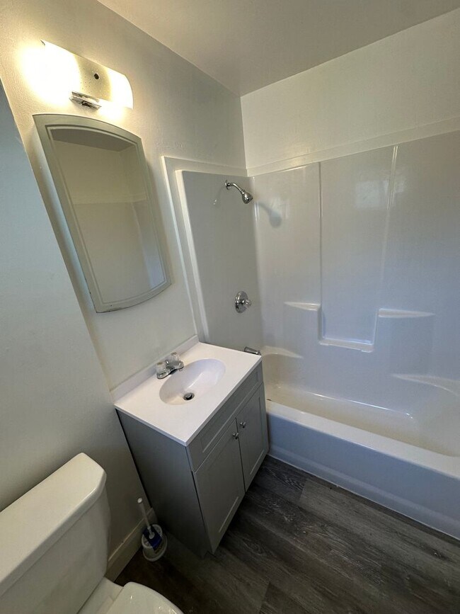 Building Photo - Cozy Price Rental