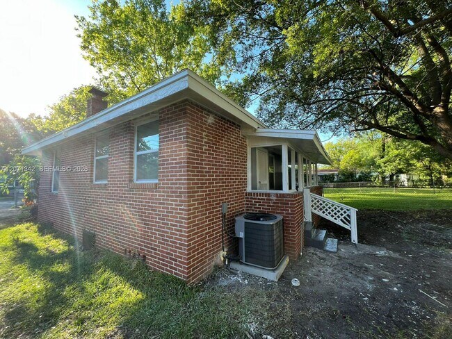 Building Photo - 5703 Ave B