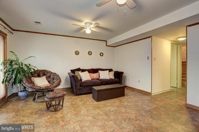 Building Photo - 3898 University Dr