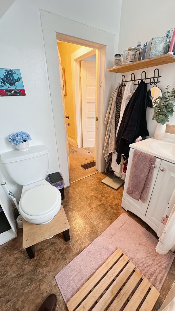 Building Photo - PRELEASE:  4+bdrm/1bath near WWU + Sehome Hill