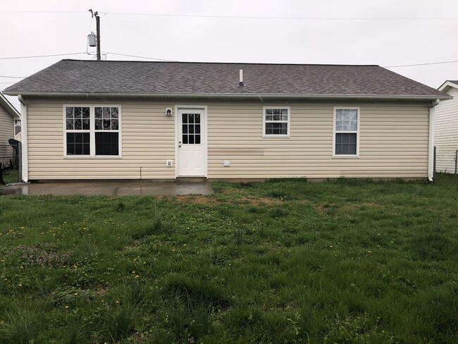 Building Photo - $1200.00 Beautiful 3 Bedroom 1.5 Bath Ranc...