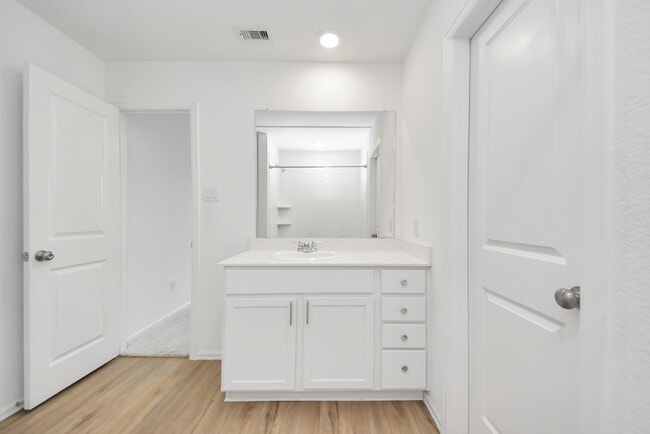 Building Photo - 10910 Bright Beacon Dr