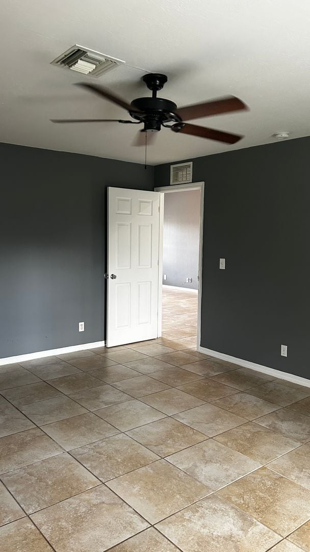 Building Photo - Charming 3-Bedroom Home with Screened Lana...