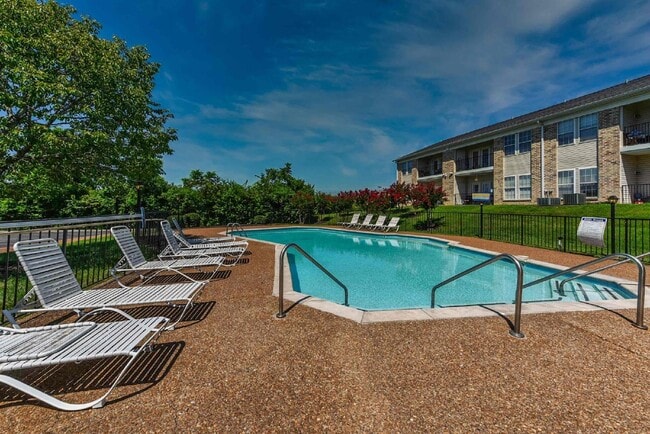 Building Photo - FULLY FURNISHED 2BR CONDO WITH MONTHLY LEASE TERMS