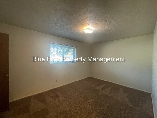 Building Photo - 1680 Calkins Ave