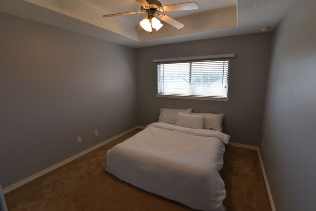 Building Photo - Great 4 Bedroom 2.5 Bathroom, In Bridle Ga...