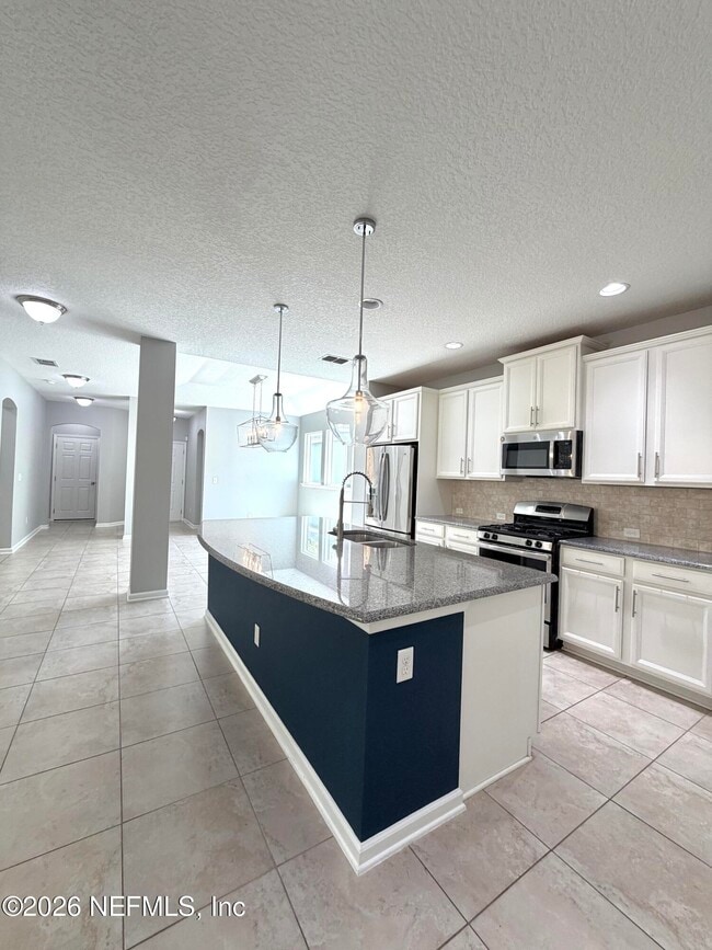 Building Photo - 197 Spring Park Ave