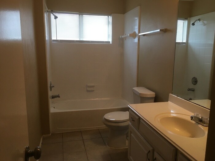 Building Photo - 8402 Storm Creek Dr