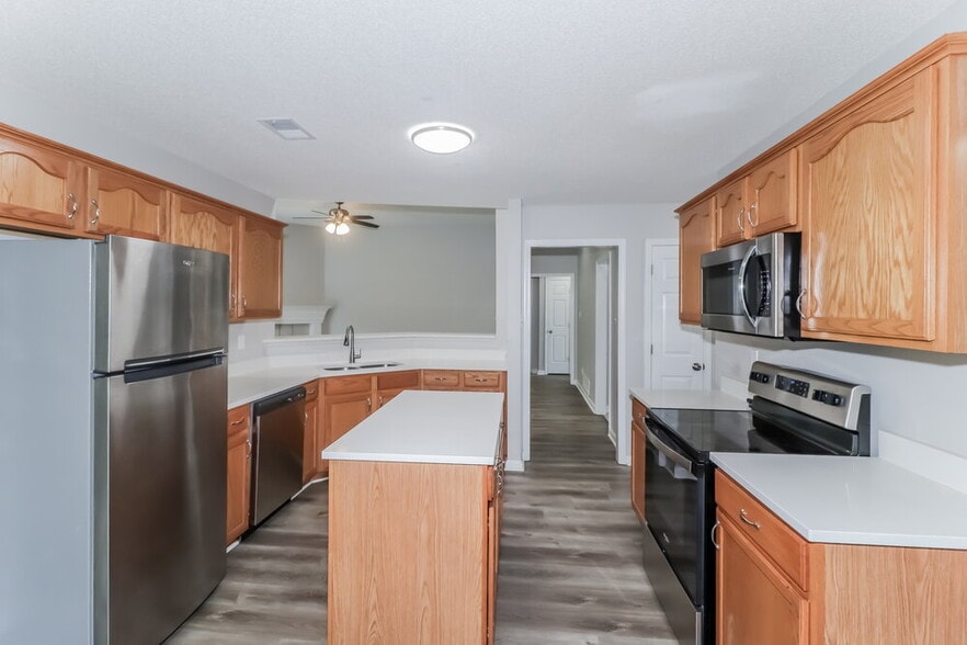 Building Photo - 9355 Helmsley Dr