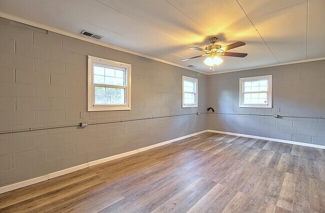 Building Photo - 135 Clay St