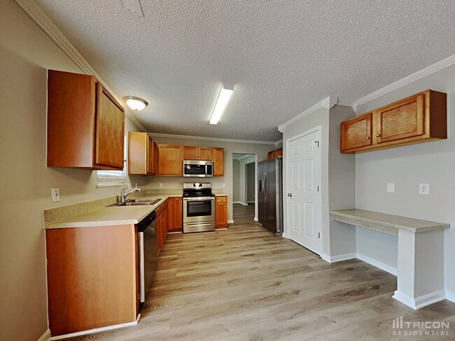Building Photo - 661 Thornhill Dr