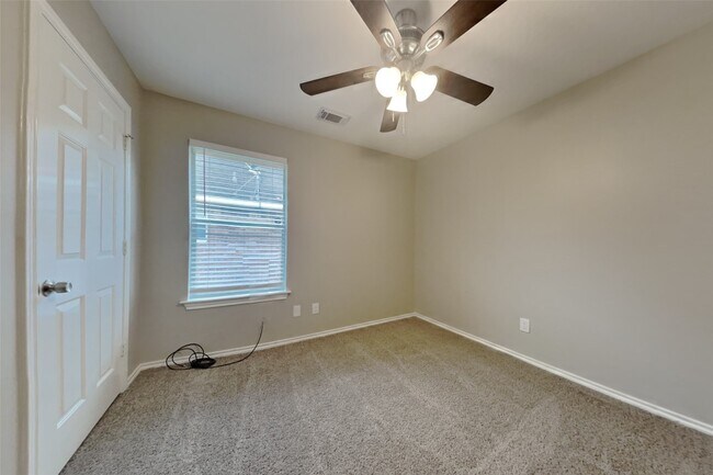 Building Photo - 26925 Carriage Manor Ln