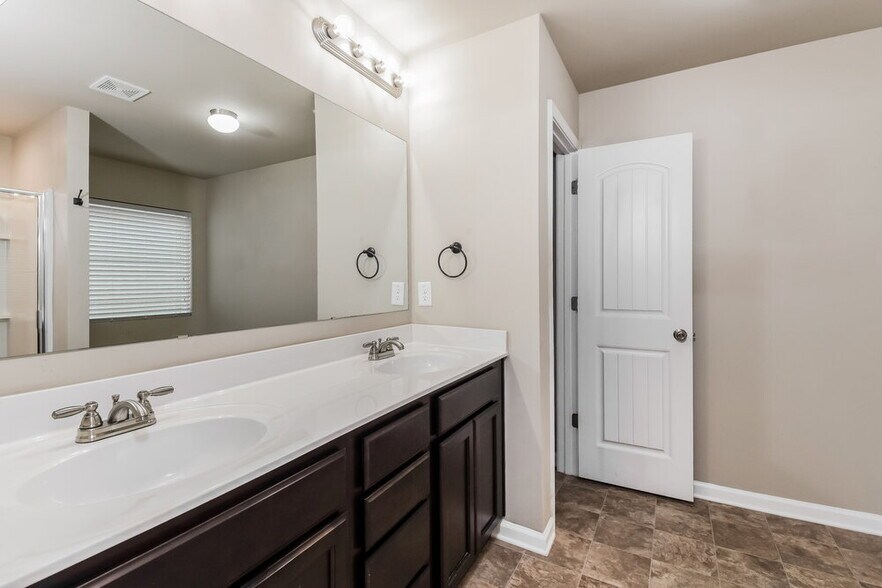 Building Photo - 217 Jefferson Ave