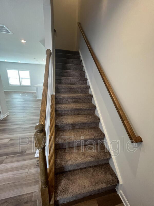 Building Photo - 802 Oak Center Dr