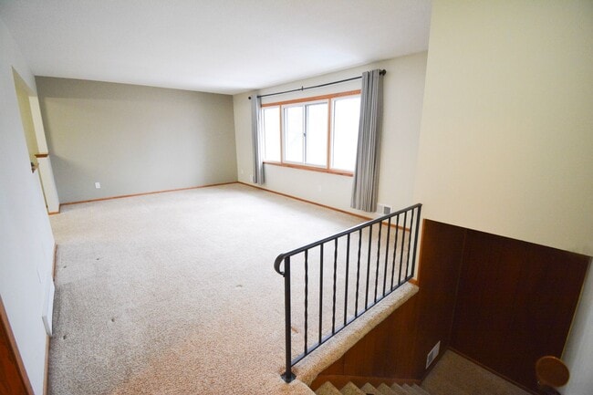 Building Photo - Absolutely pristine, unique multi-level floor plan