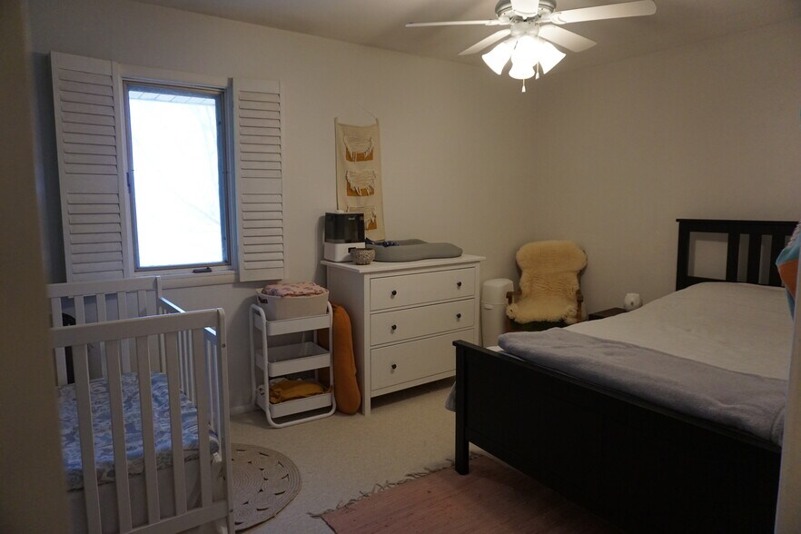 Bedroom 2 - 4060 Victoria St N