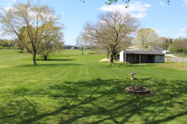 Building Photo - 3 BR Ranch on a Great Country Setting!