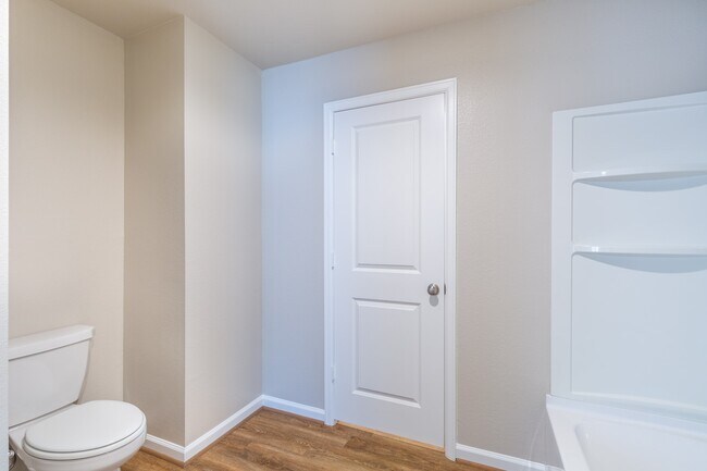Building Photo - 217 Pk Pl Cir