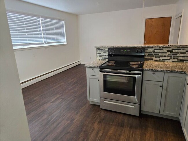 Building Photo - 6541 2nd St NE