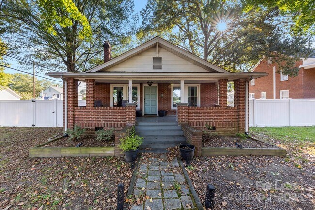 Building Photo - 604 Pearl Ave