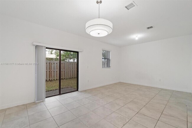 Building Photo - 177 SE 33rd Pl