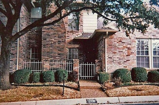 Building Photo - 1206 Wooded Trail