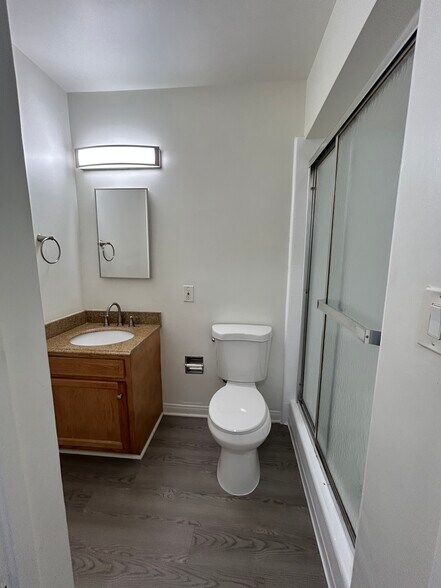 Building Photo - 6243 Comstock Ave