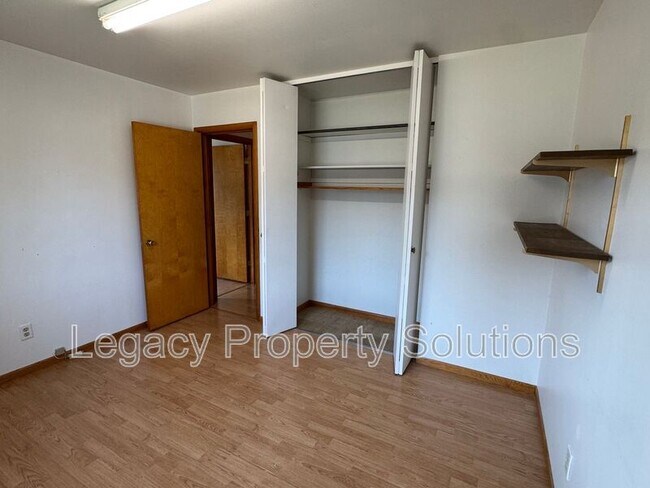 Building Photo - 2106 Assumption Dr