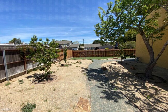 Building Photo - Room for Rent, 1 bath House - 109 Hercules...