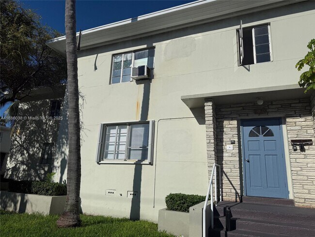 Building Photo - 8340 Crespi Blvd