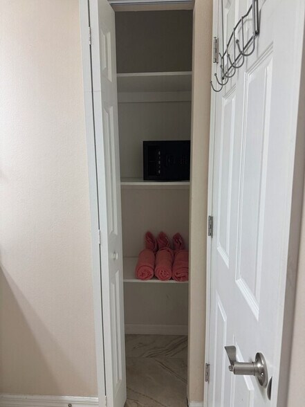 Building Photo - 1355 25th Ave E