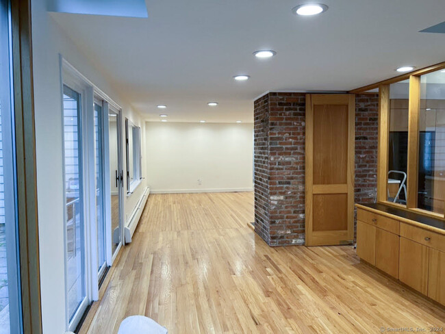 Building Photo - 52 Wellington Dr