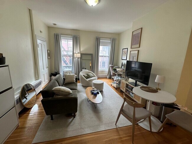 Building Photo - 300 Marlborough St