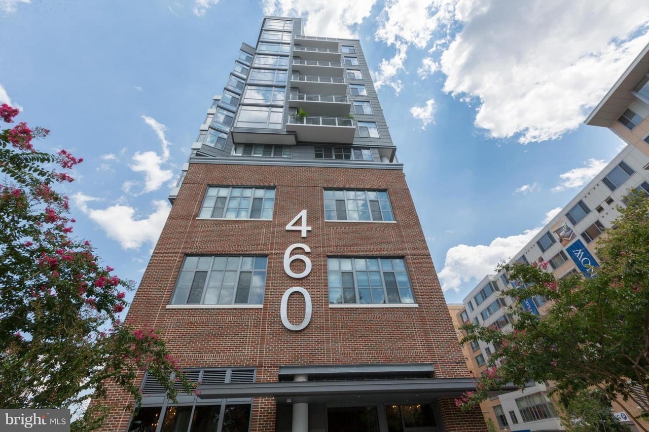 Building exterior facade - 460 New York Ave NW