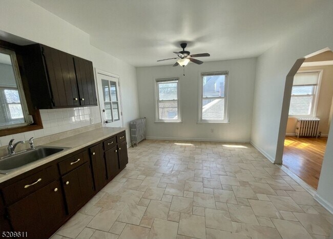 Building Photo - 259 Speedwell Ave