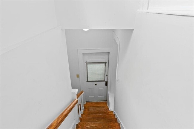 Building Photo - 235 Elizabeth St NE