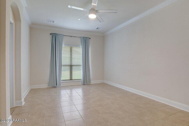 Building Photo - 106 Farmers Market Dr