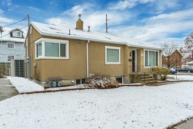 Building Photo - 718 N 100 W St