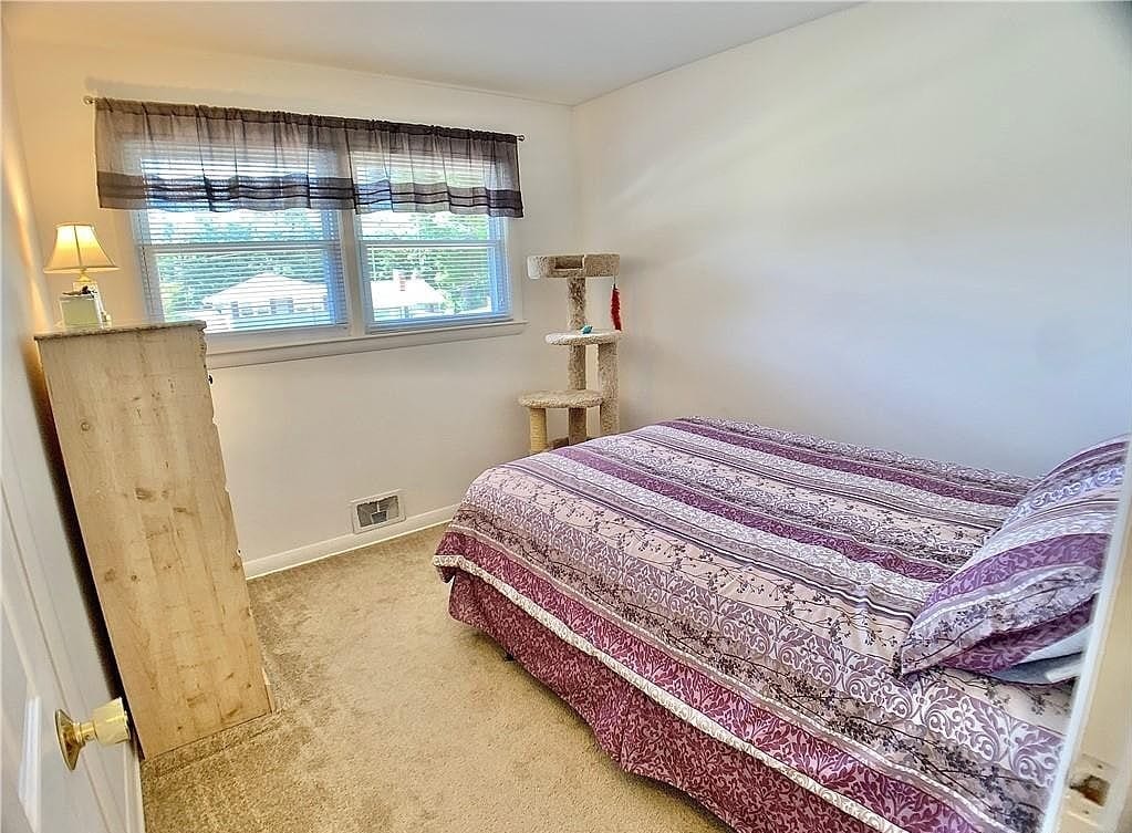 Building Photo - 60 Willow St