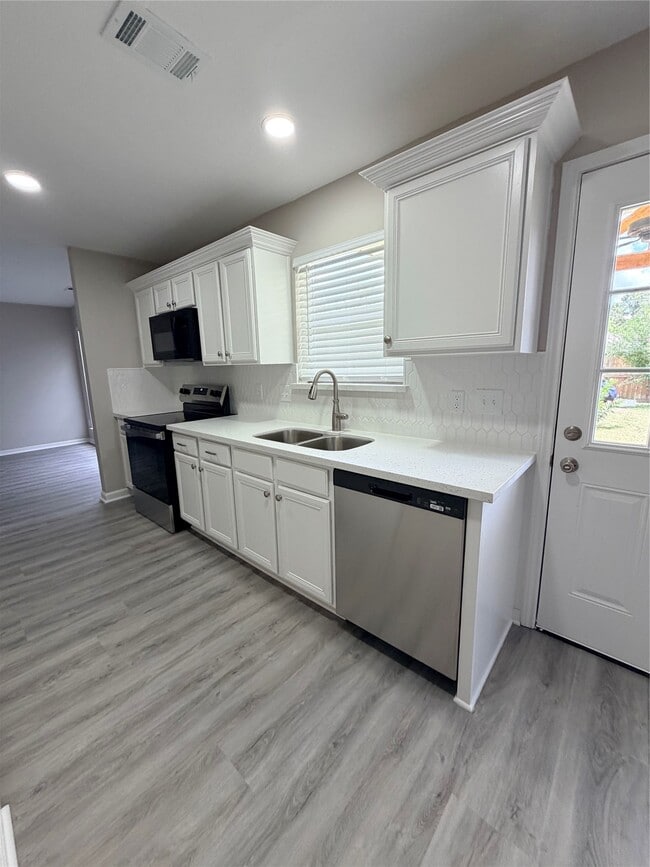 Building Photo - 22803 Tara Way Dr