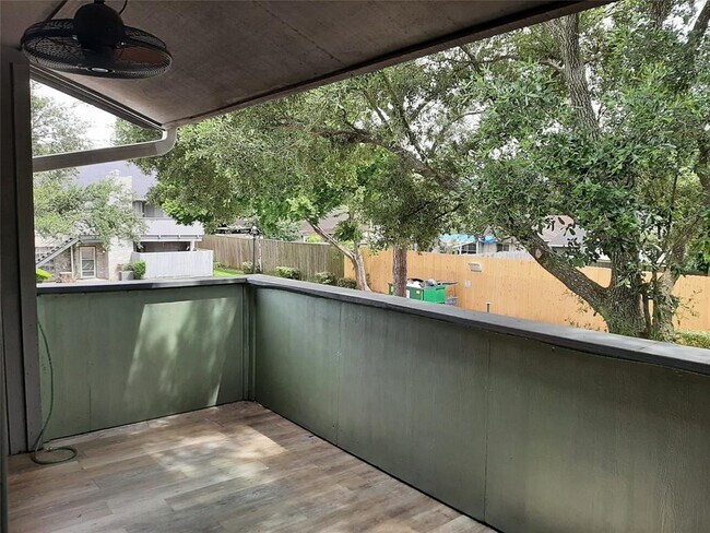 Building Photo - 9700 Leawood Blvd