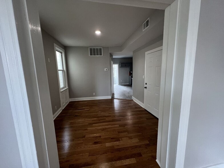 Building Photo - 53 Hawkins St