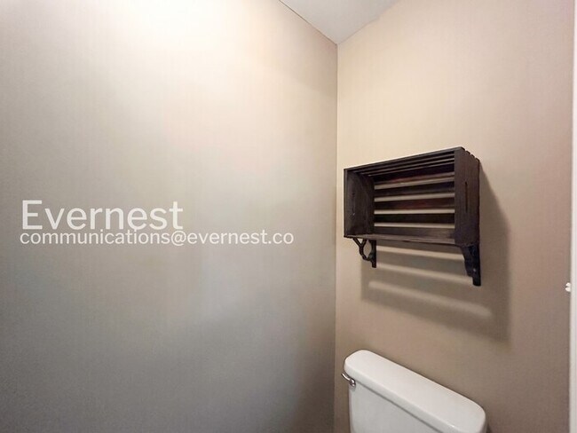 Building Photo - 4 Bed/2.5 Bath Home with Garage / Pet-Friendly / Vouchers Accepted / Available Now!