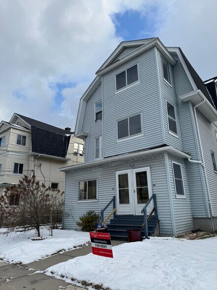 Building Photo - 37 Mountford St