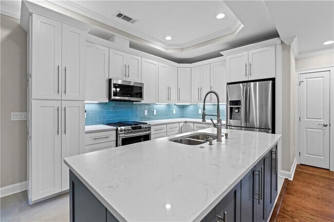 Building Photo - 1841 Gainsborough Dr